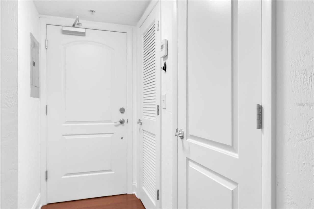 210 5th Avenue S, Unit 403, Saint Petersburg, FL 33701 Photo