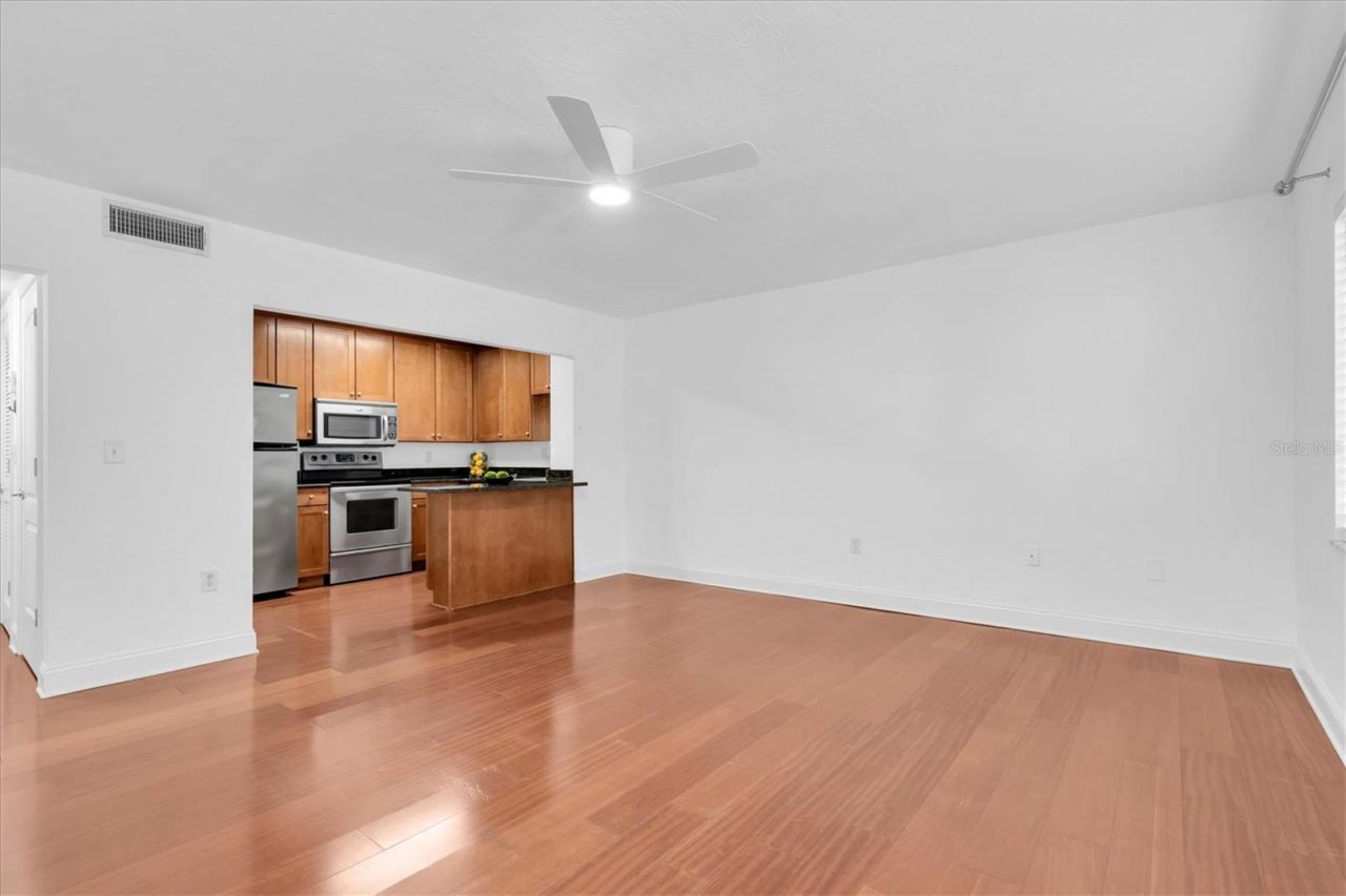 210 5th Avenue S, Unit 403, Saint Petersburg, FL 33701 Photo