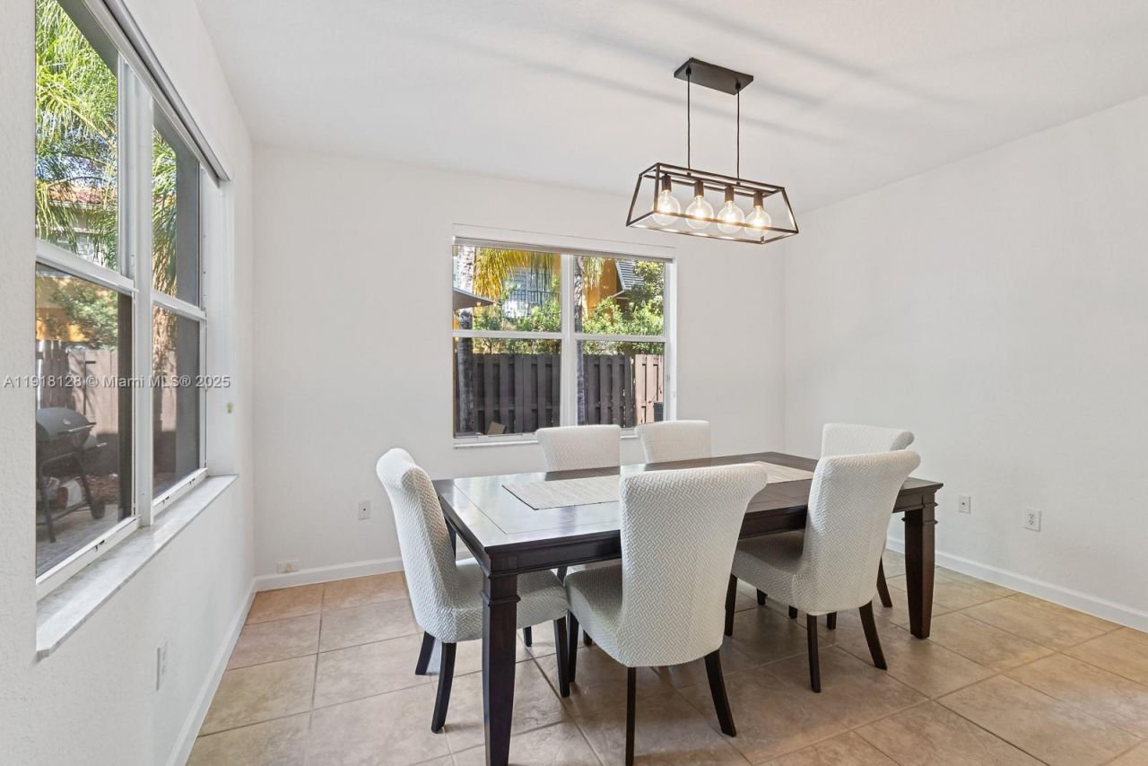 11505 NW 71st St, Doral, FL 33178 Photo