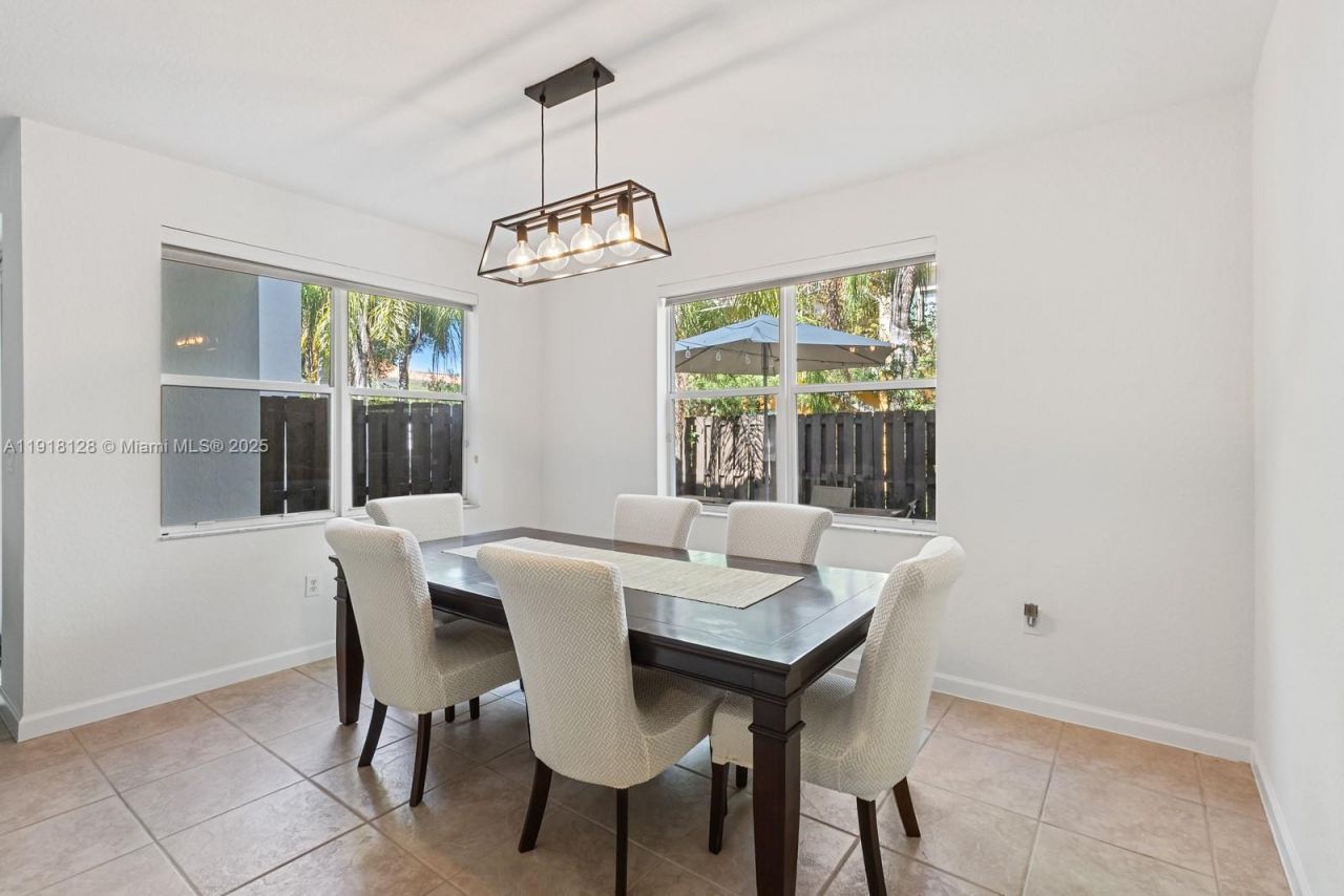 11505 NW 71st St, Doral, FL 33178 Photo