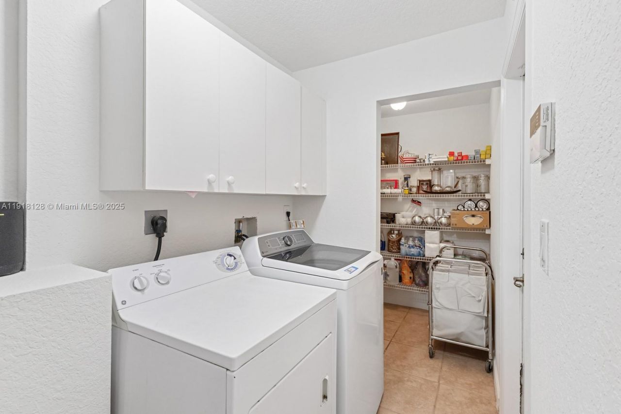 11505 NW 71st St, Doral, FL 33178 Photo