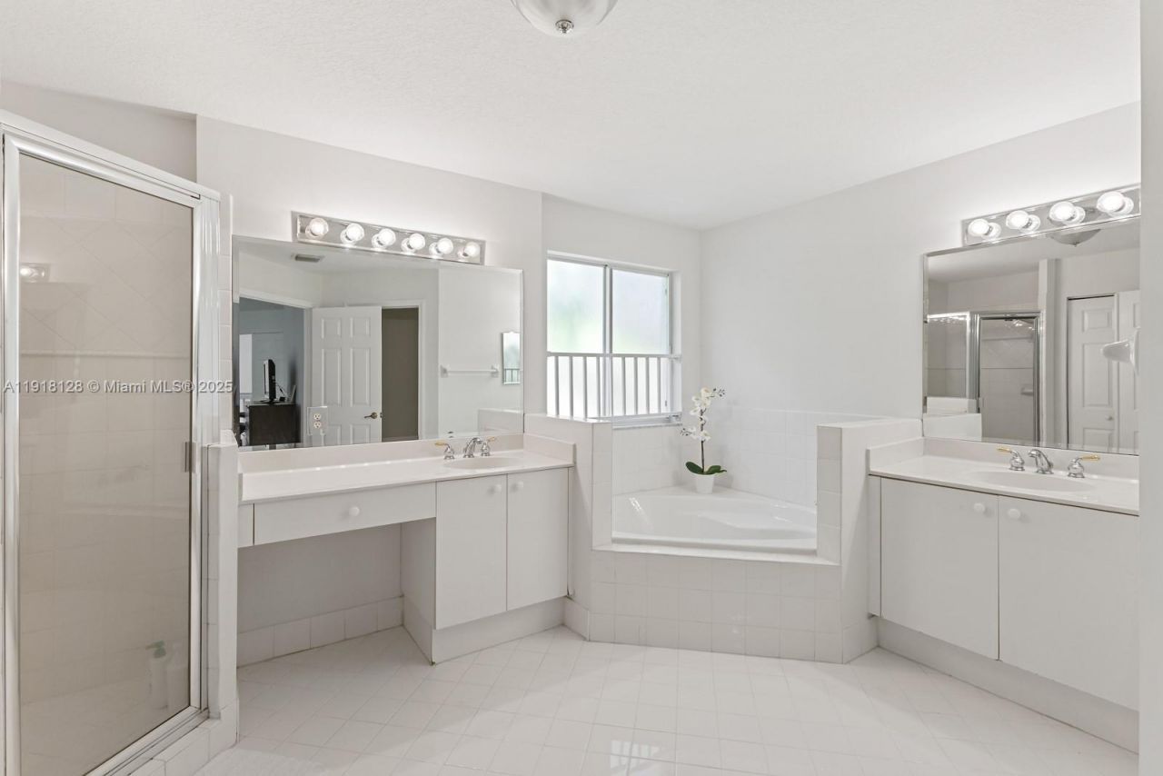 11505 NW 71st St, Doral, FL 33178 Photo