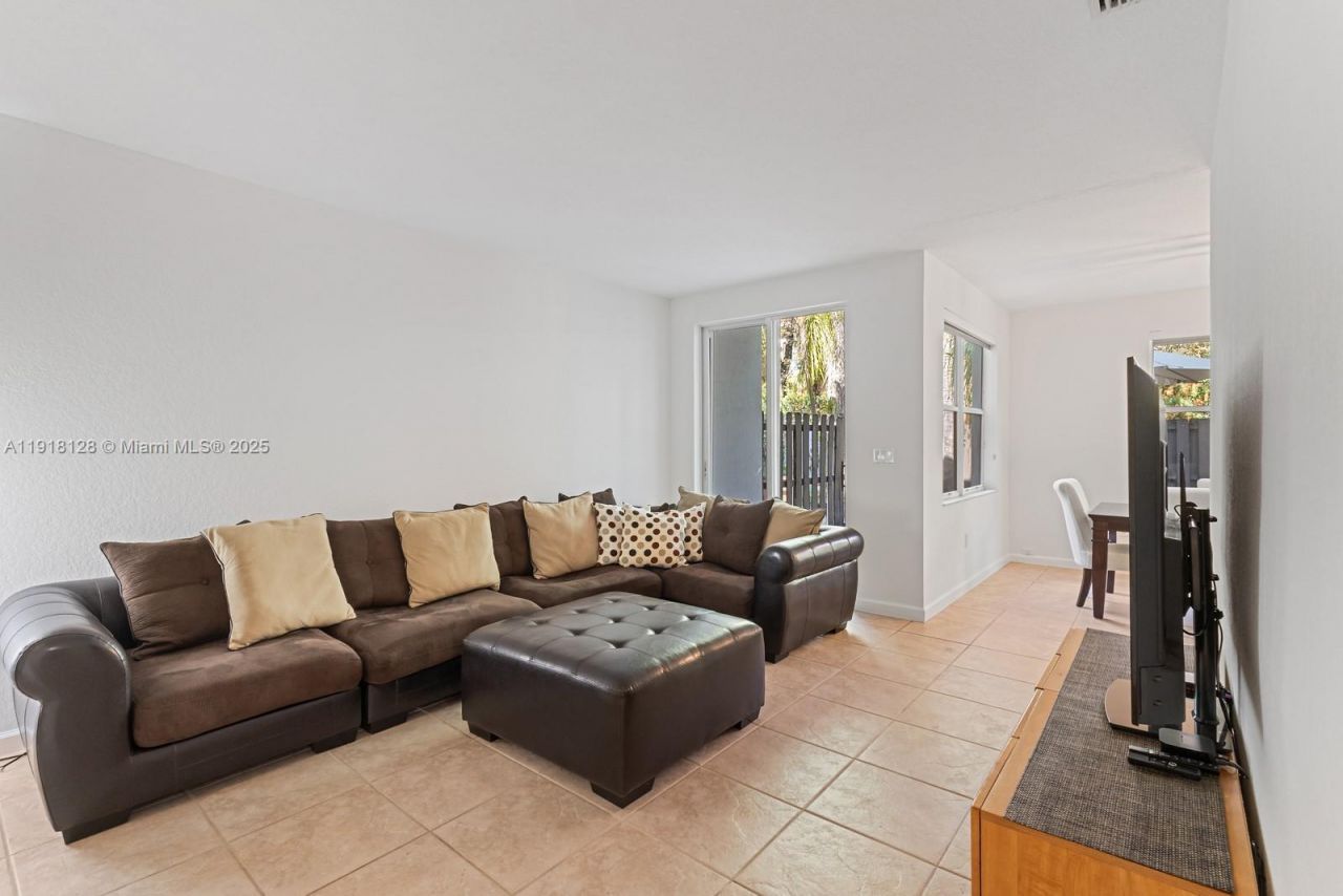 11505 NW 71st St, Doral, FL 33178 Photo