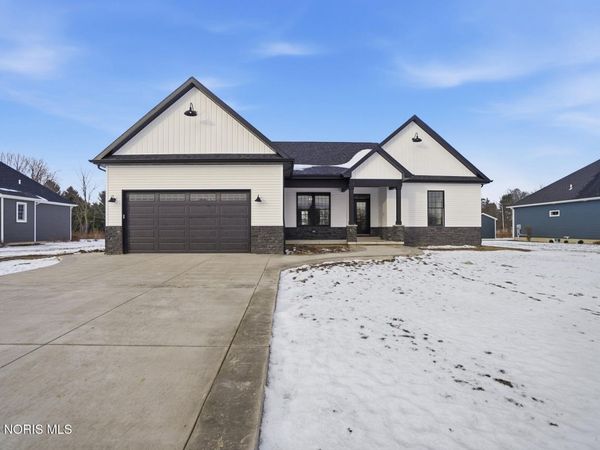 432 Linden Drive, Pemberville, OH 43450