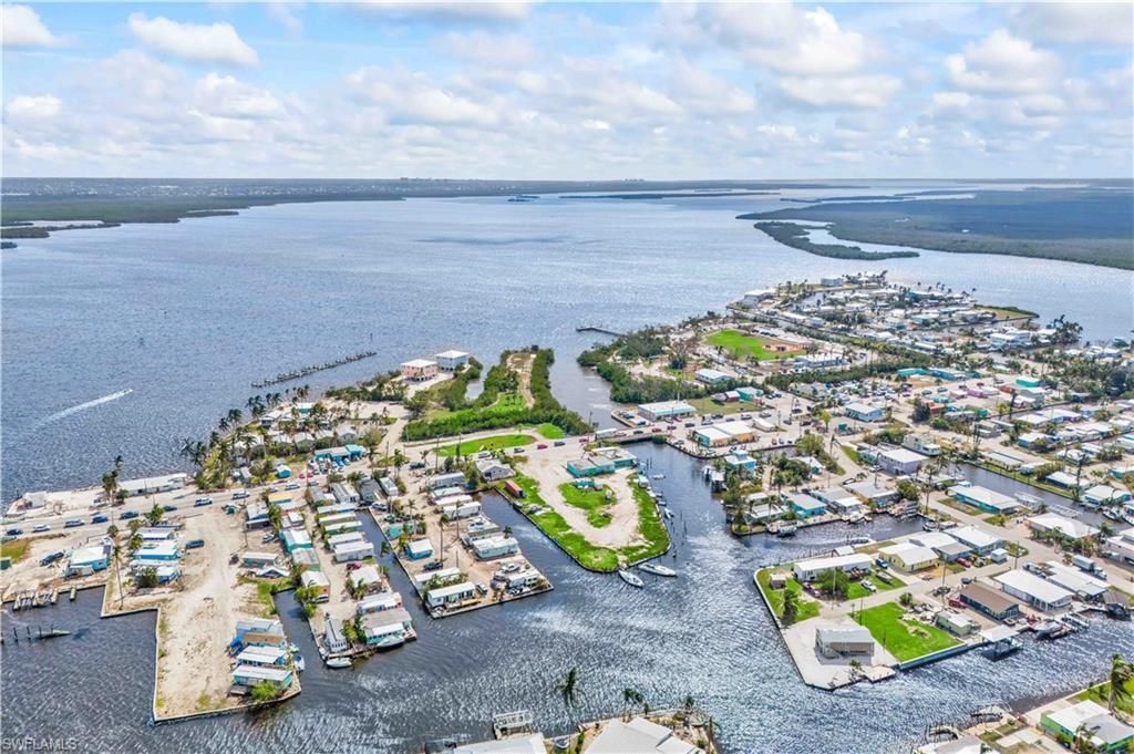 4520 And 4530 Pine Island Rd Nw, Matlacha, FL 33993 Photo