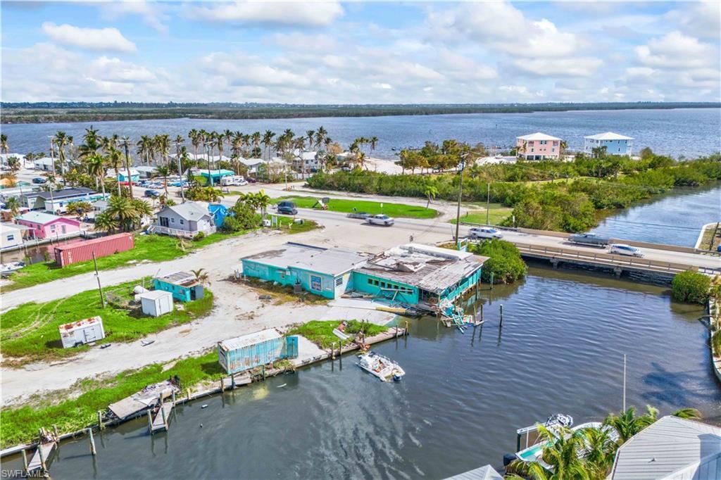 4520 And 4530 Pine Island Rd Nw, Matlacha, FL 33993 Photo