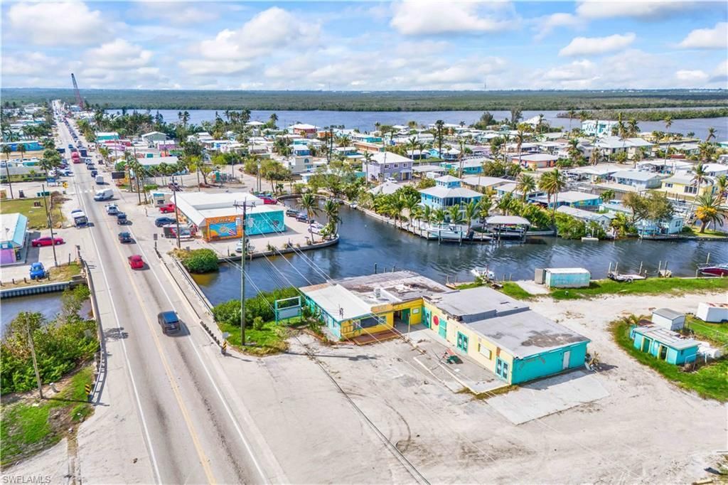 4520 And 4530 Pine Island Rd Nw, Matlacha, FL 33993 Photo