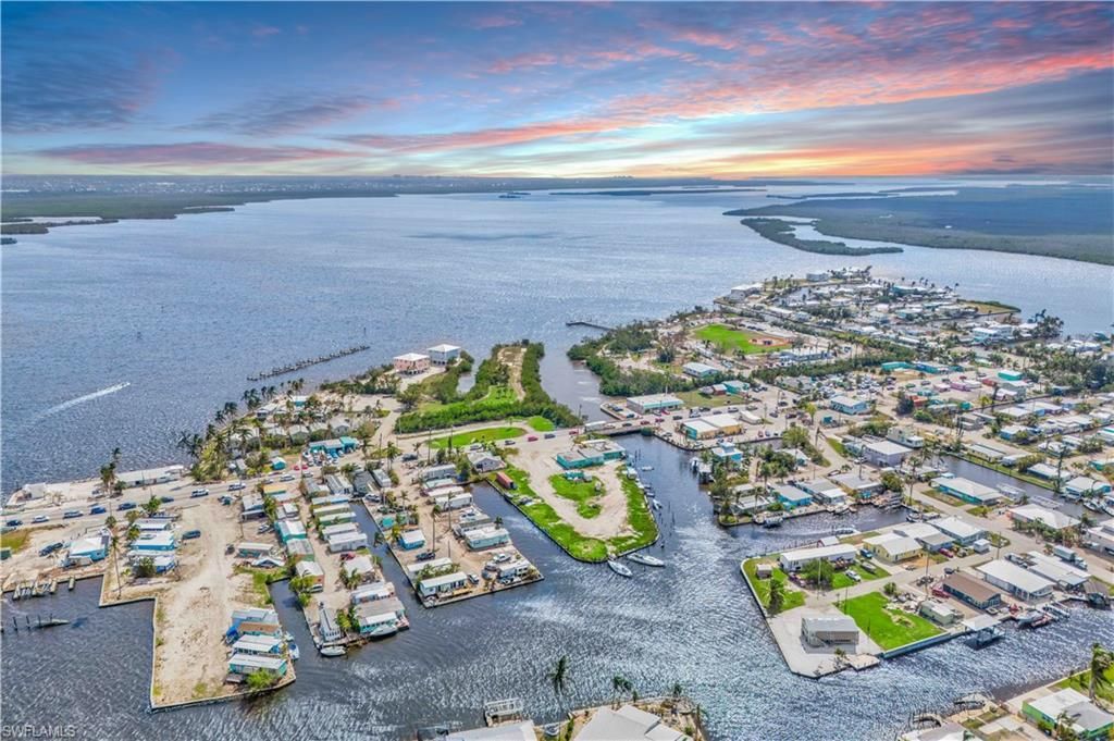 4520 And 4530 Pine Island Rd Nw, Matlacha, FL 33993 Photo