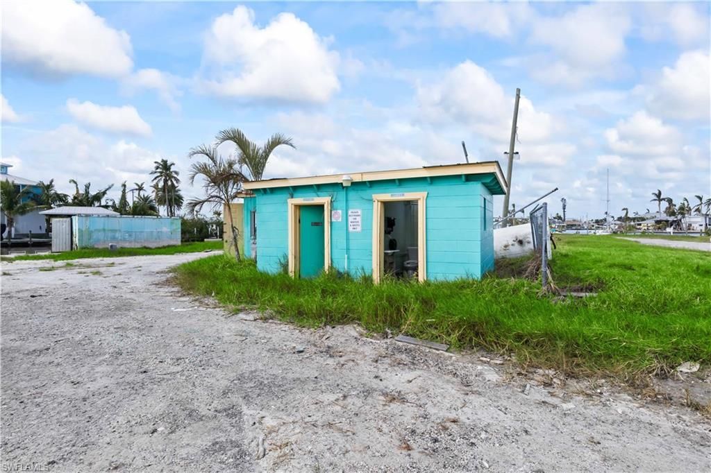 4520 And 4530 Pine Island Rd Nw, Matlacha, FL 33993 Photo