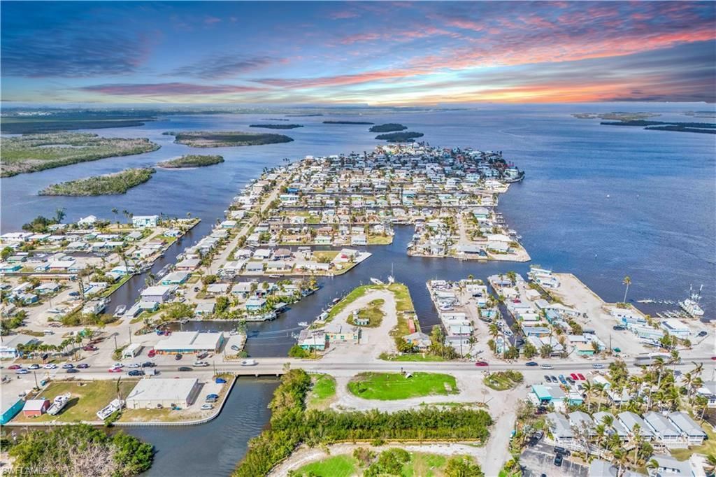 4520 And 4530 Pine Island Rd Nw, Matlacha, FL 33993 Photo