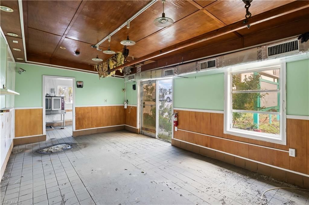 4520 And 4530 Pine Island Rd Nw, Matlacha, FL 33993 Photo