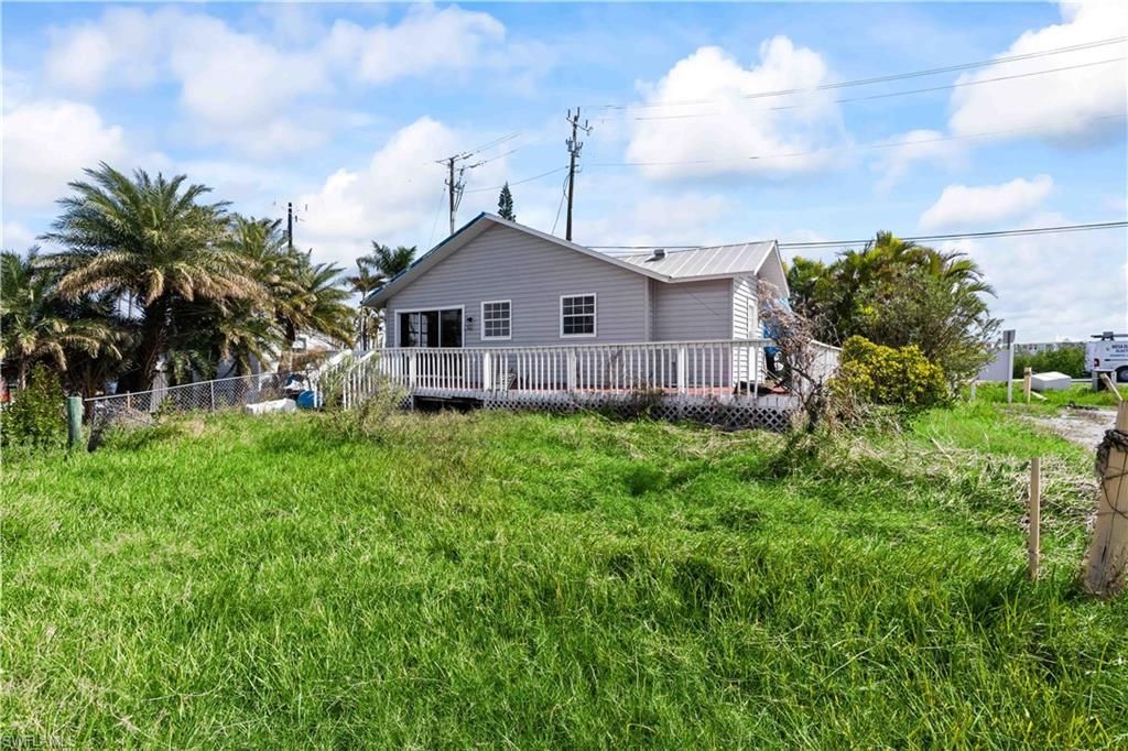 4520 And 4530 Pine Island Rd Nw, Matlacha, FL 33993 Photo