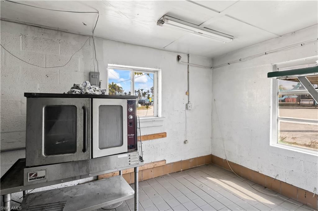 4520 And 4530 Pine Island Rd Nw, Matlacha, FL 33993 Photo