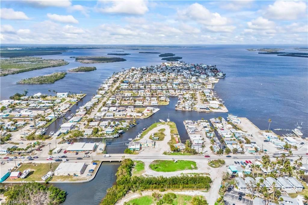 4520 And 4530 Pine Island Rd Nw, Matlacha, FL 33993 Photo