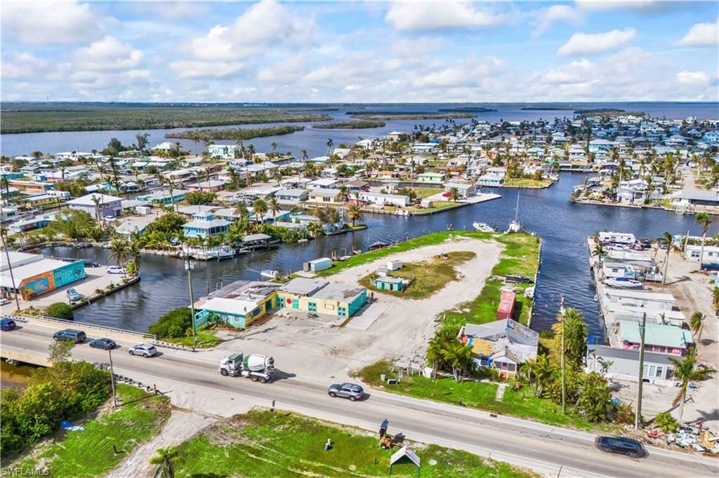 4520 And 4530 Pine Island Rd Nw, Matlacha, FL 33993 Photo