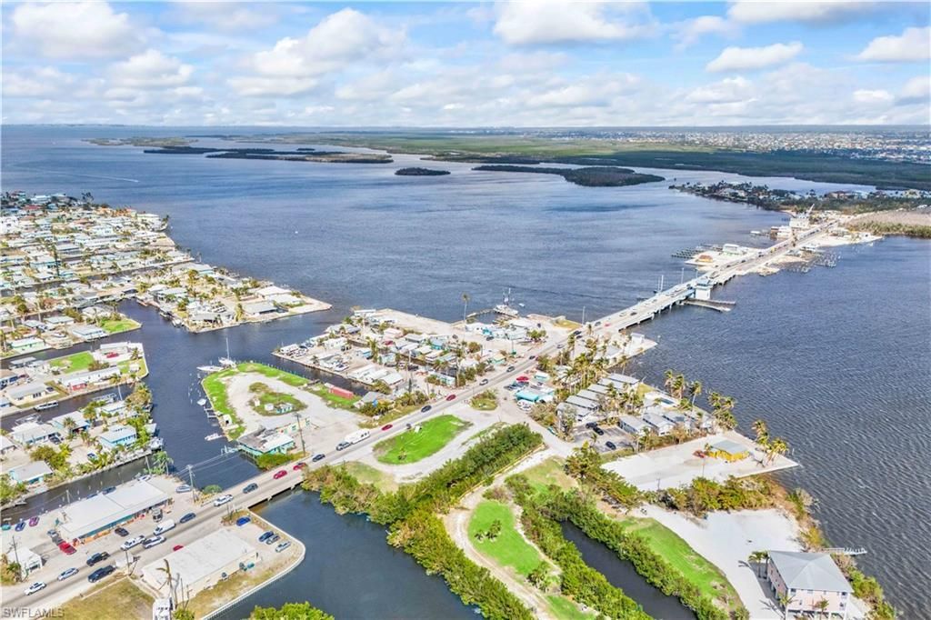 4520 And 4530 Pine Island Rd Nw, Matlacha, FL 33993 Photo