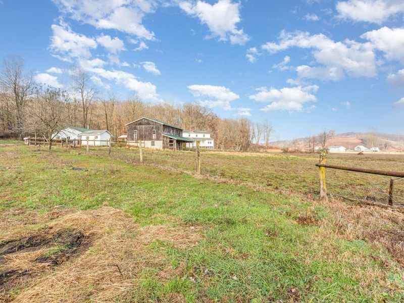 Frazeysburg, OH 43822 Photo 21