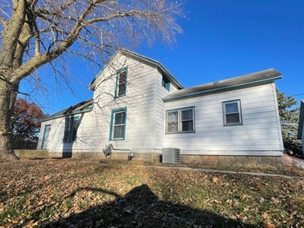 801 Main Street, Crescent City, IL 60928