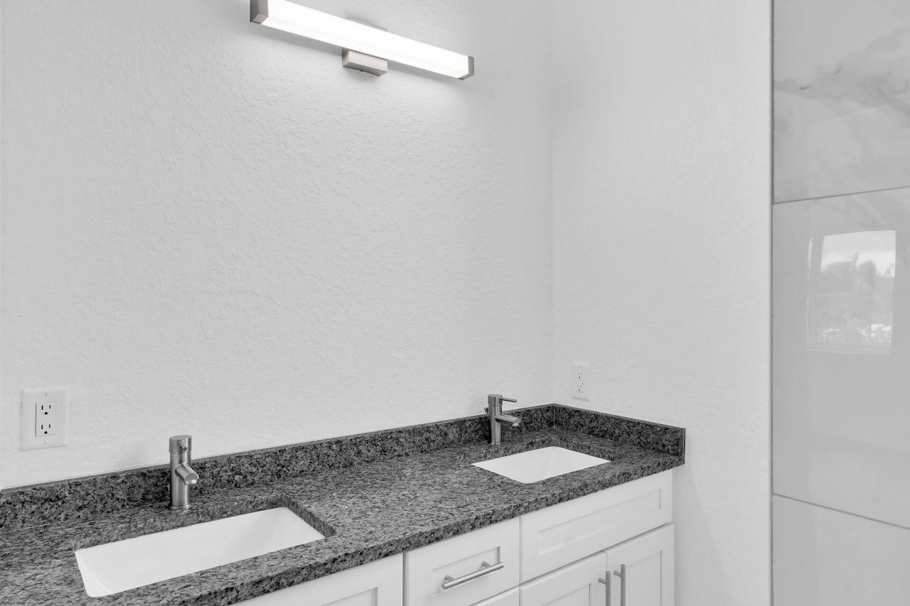 10877 Overseas Highway, Unit 6, Marathon, FL 33050 Photo