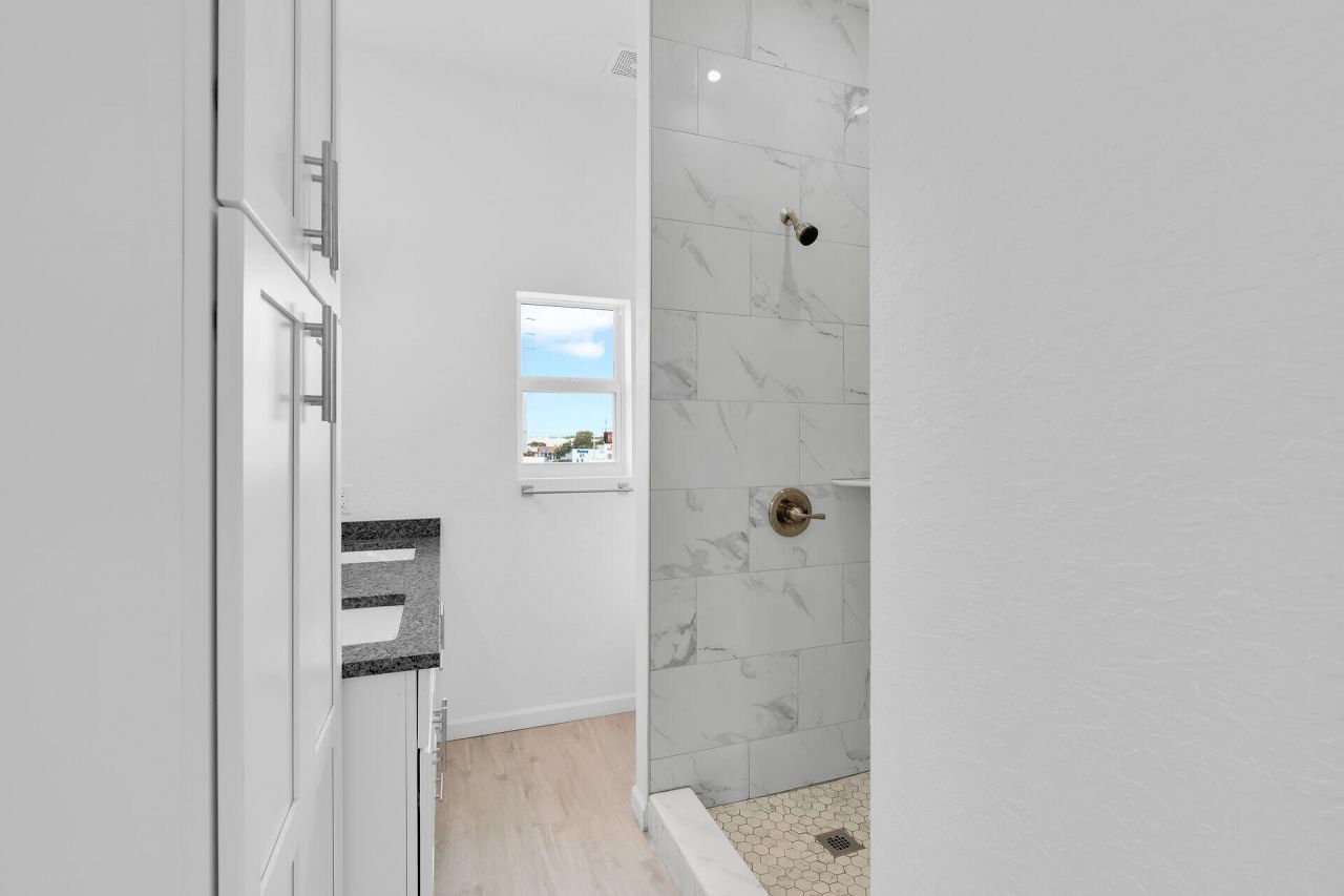 10877 Overseas Highway, Unit 6, Marathon, FL 33050 Photo