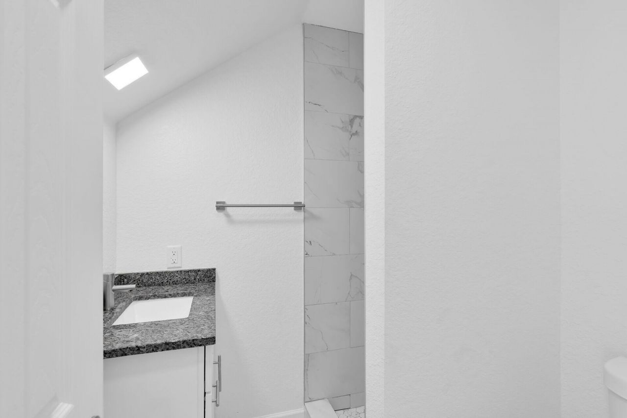 10877 Overseas Highway, Unit 6, Marathon, FL 33050 Photo