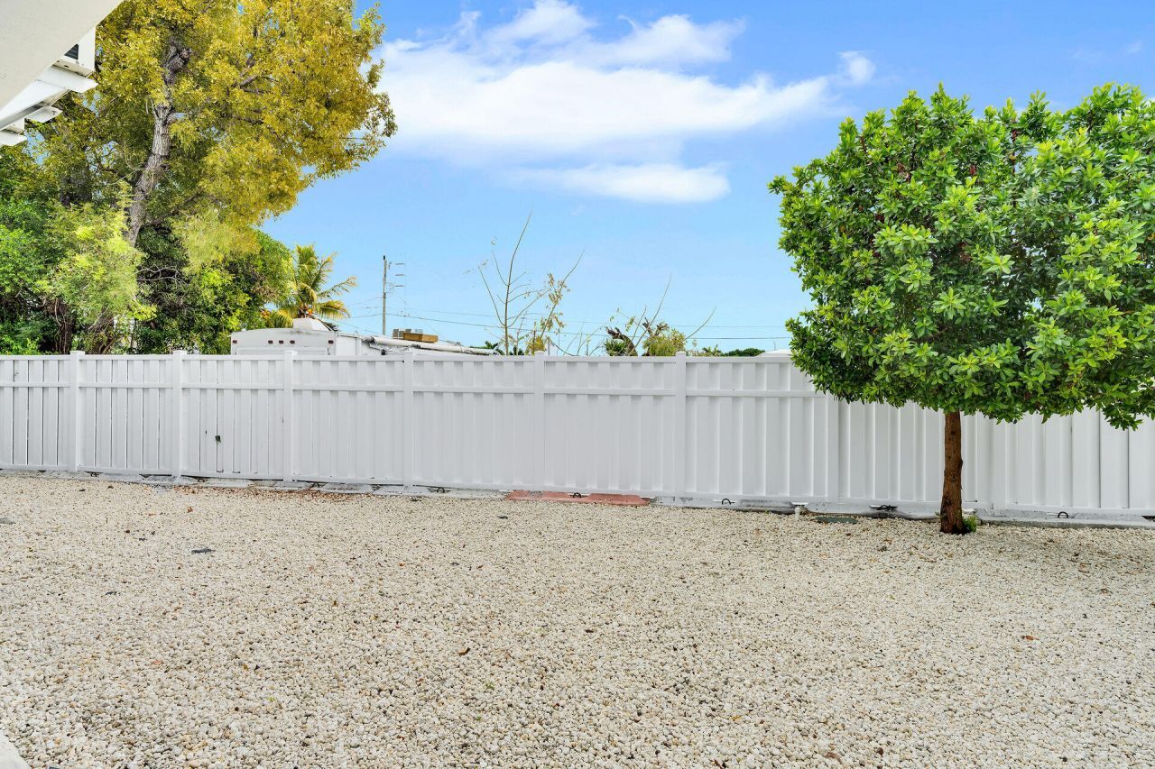 10877 Overseas Highway, Unit 6, Marathon, FL 33050 Photo