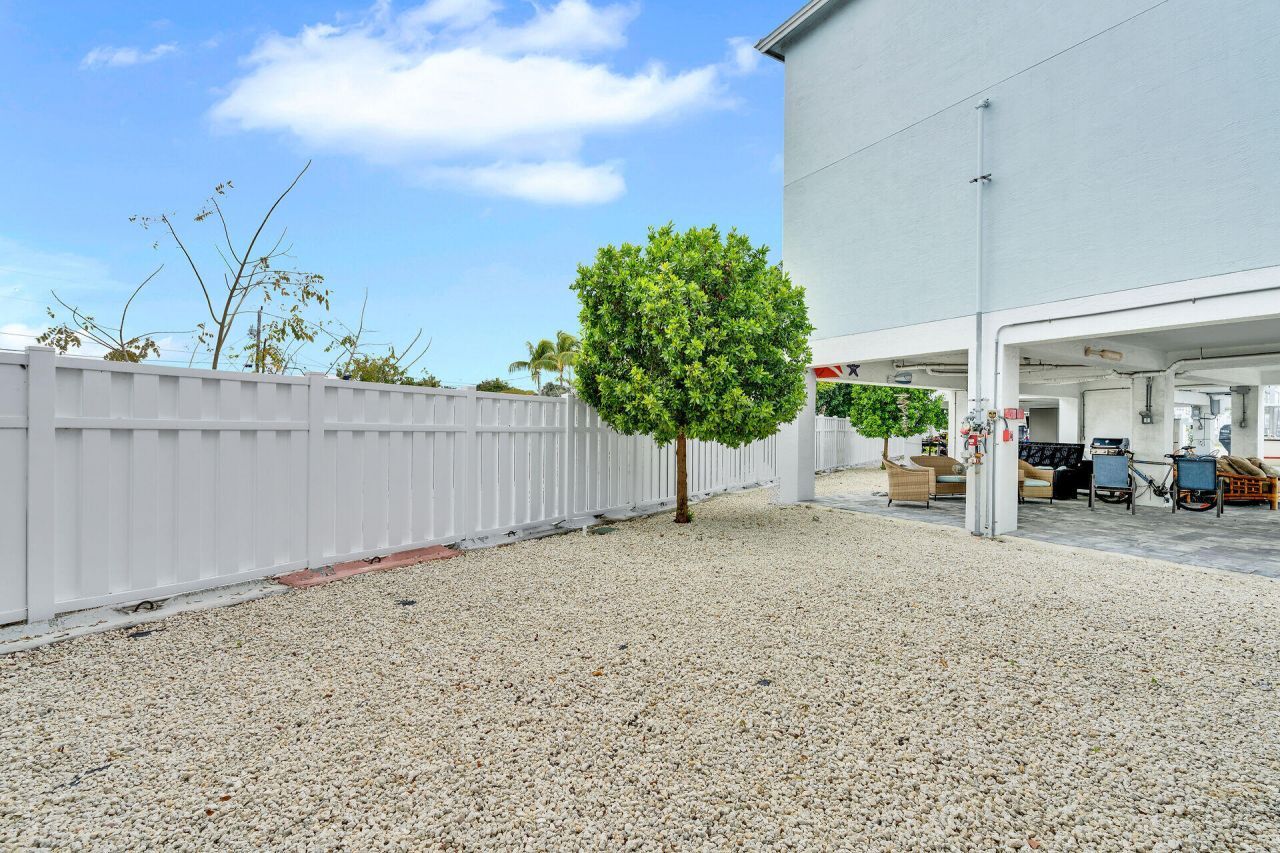 10877 Overseas Highway, Unit 6, Marathon, FL 33050 Photo