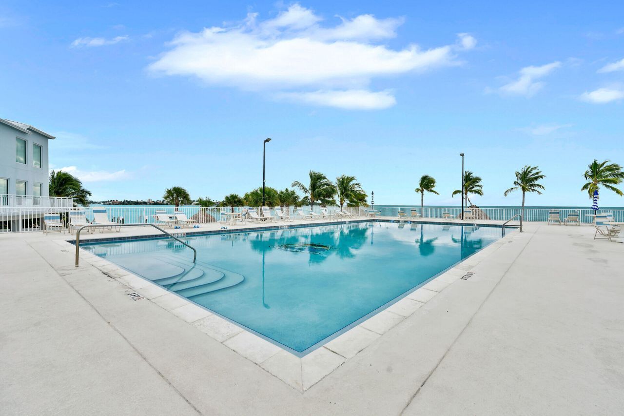 10877 Overseas Highway, Unit 6, Marathon, FL 33050 Photo