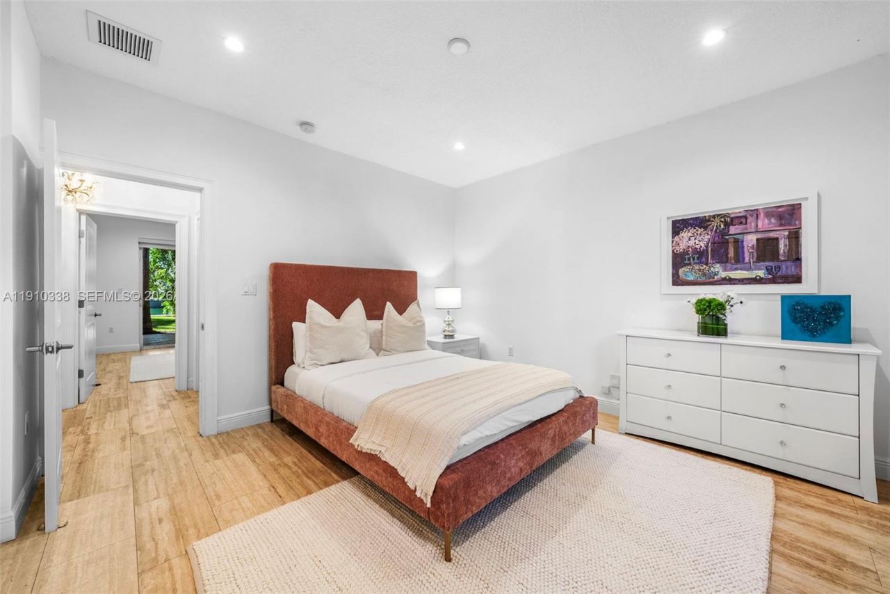 6300 Allison Rd, Miami Beach, FL 33141 Photo