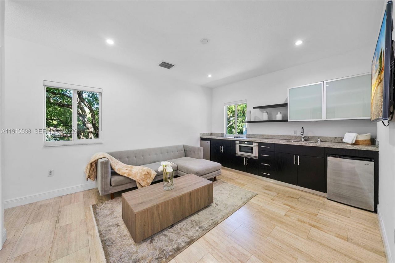 6300 Allison Rd, Miami Beach, FL 33141 Photo