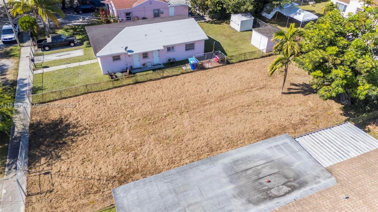 915 NW 44th St, Miami, FL 33127 Photo