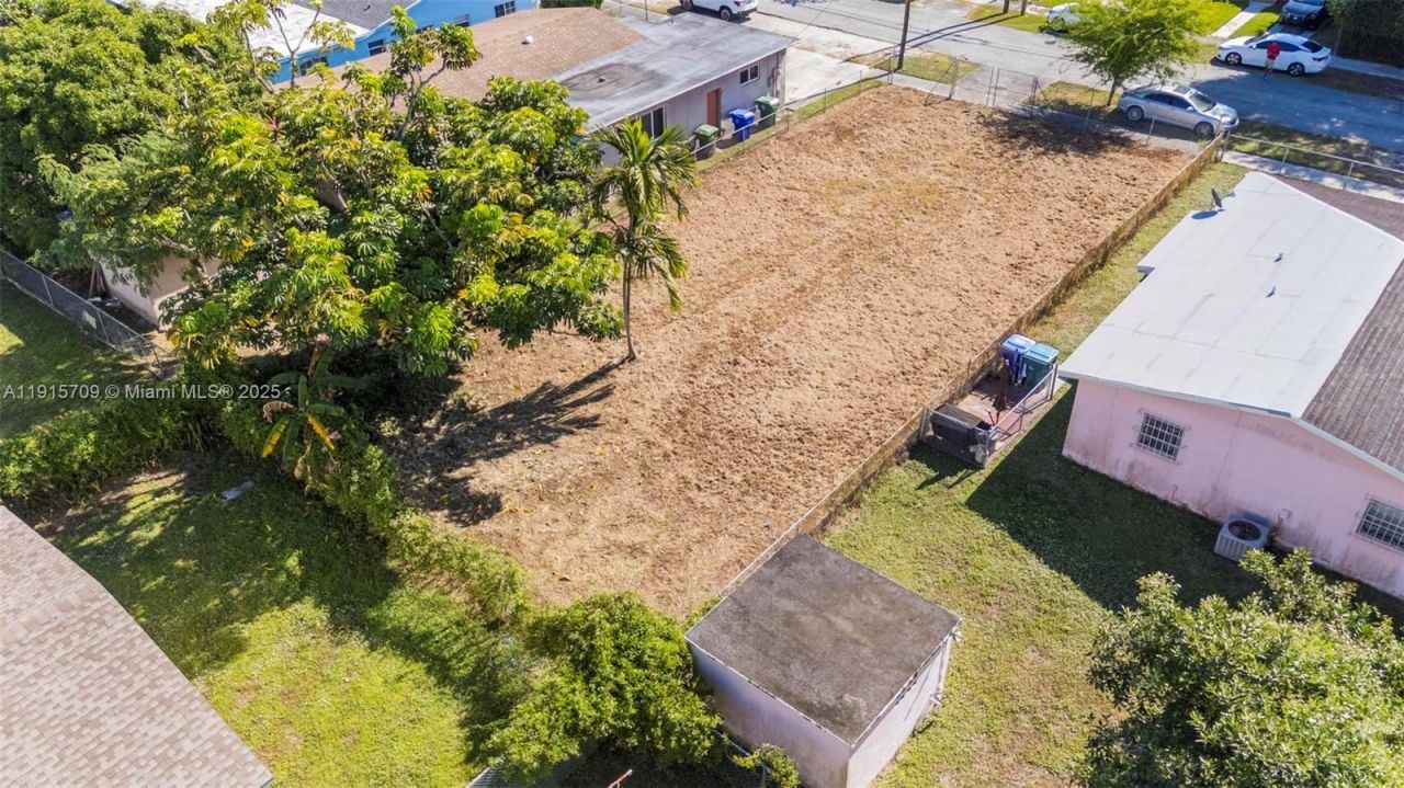 915 NW 44th St, Miami, FL 33127 Photo