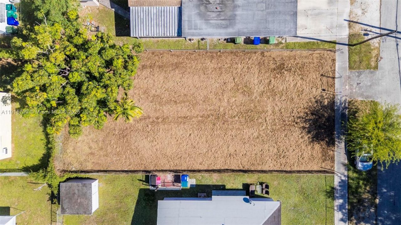 915 NW 44th St, Miami, FL 33127 Photo