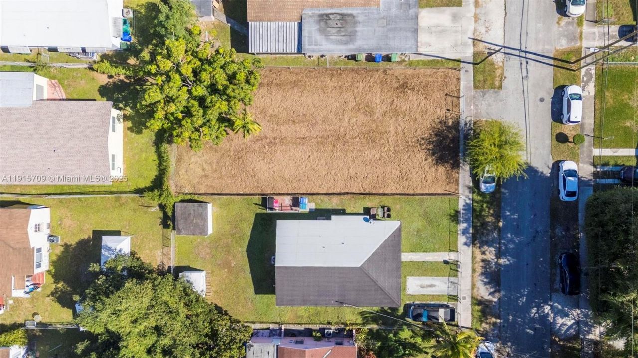 915 NW 44th St, Miami, FL 33127 Photo