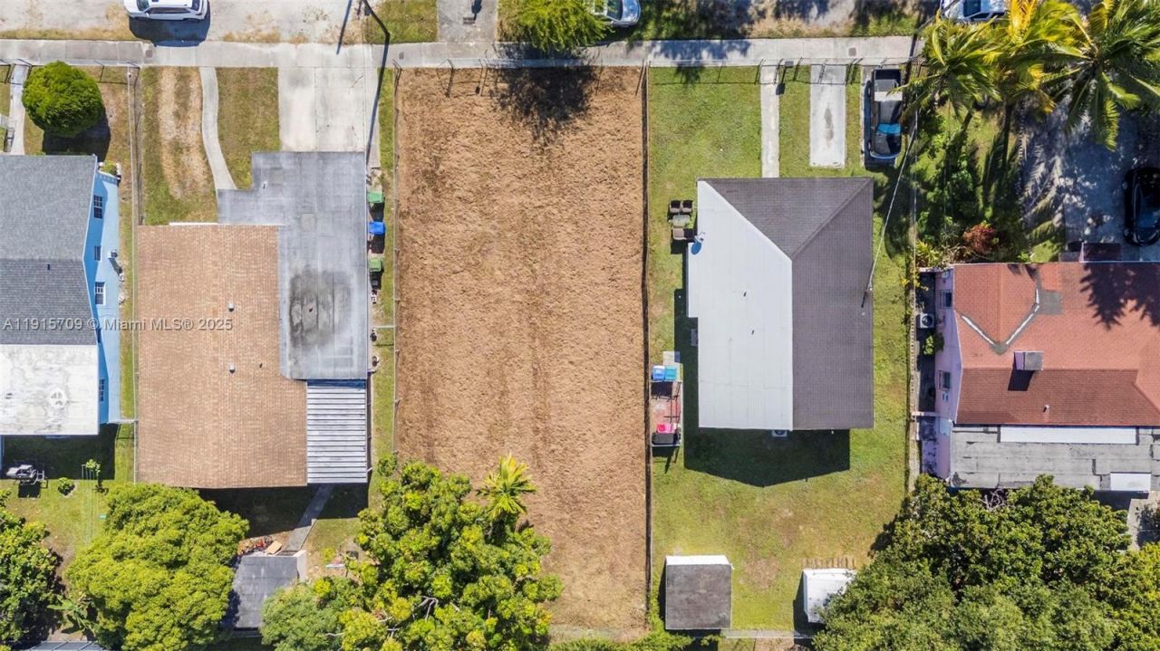 915 NW 44th St, Miami, FL 33127 Photo