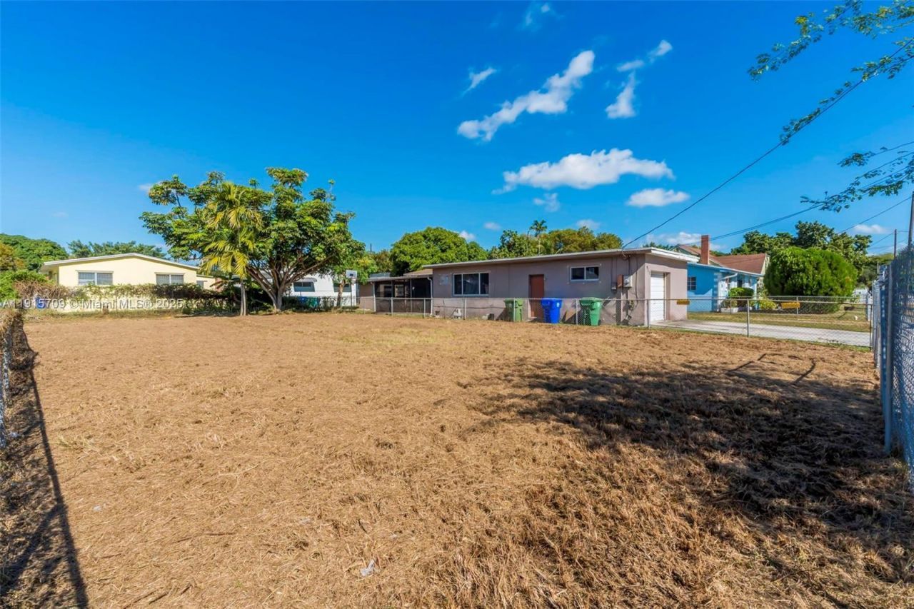 915 NW 44th St, Miami, FL 33127 Photo