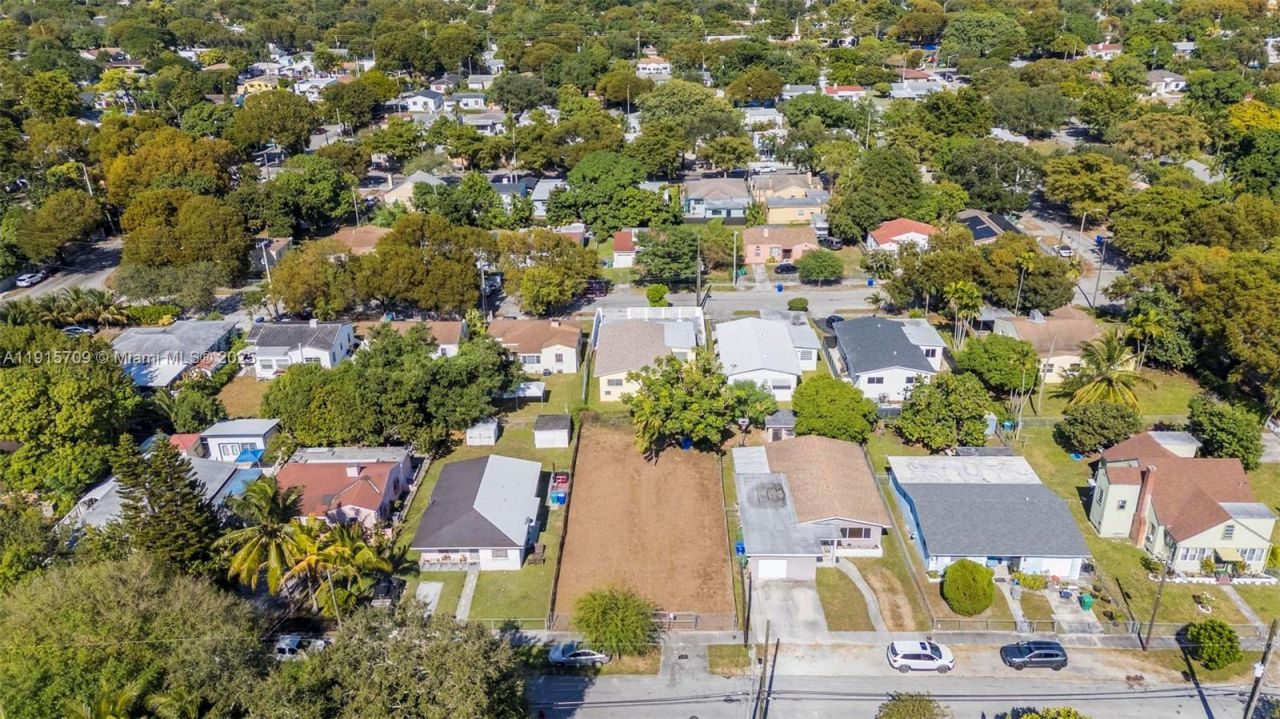 915 NW 44th St, Miami, FL 33127 Photo