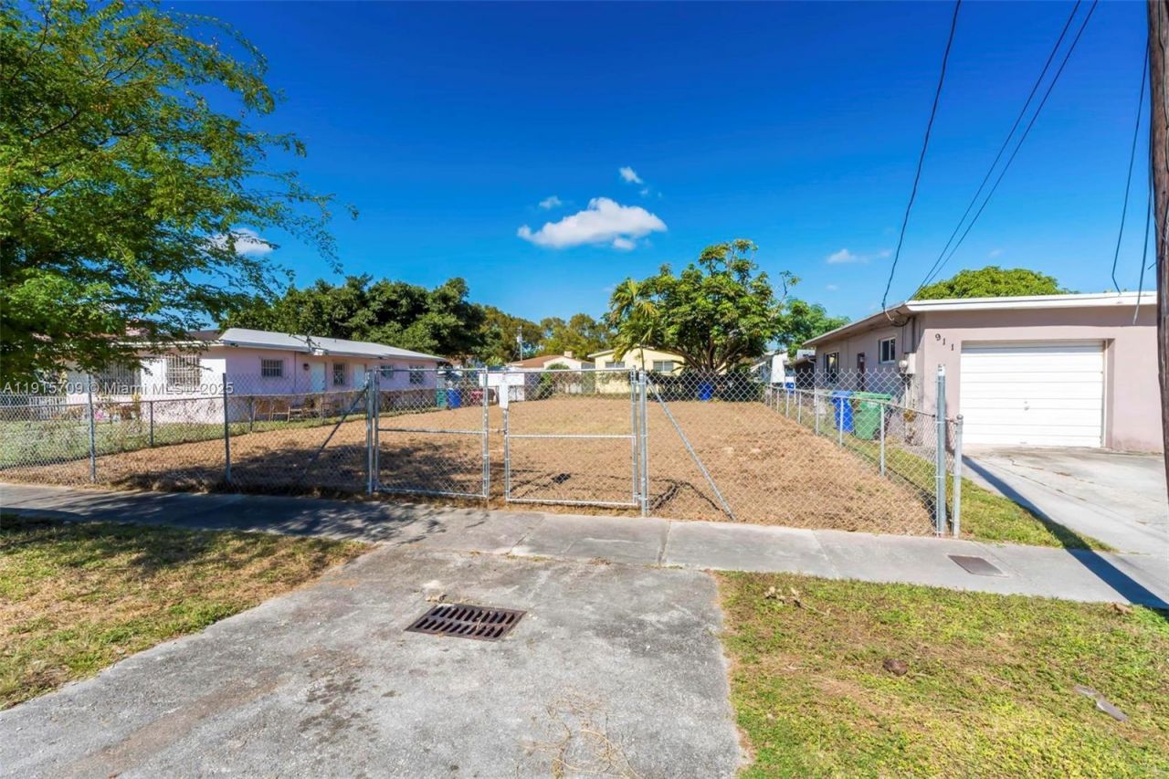 915 NW 44th St, Miami, FL 33127 Photo