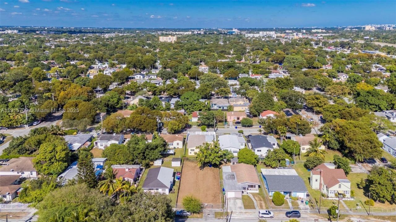 915 NW 44th St, Miami, FL 33127 Photo