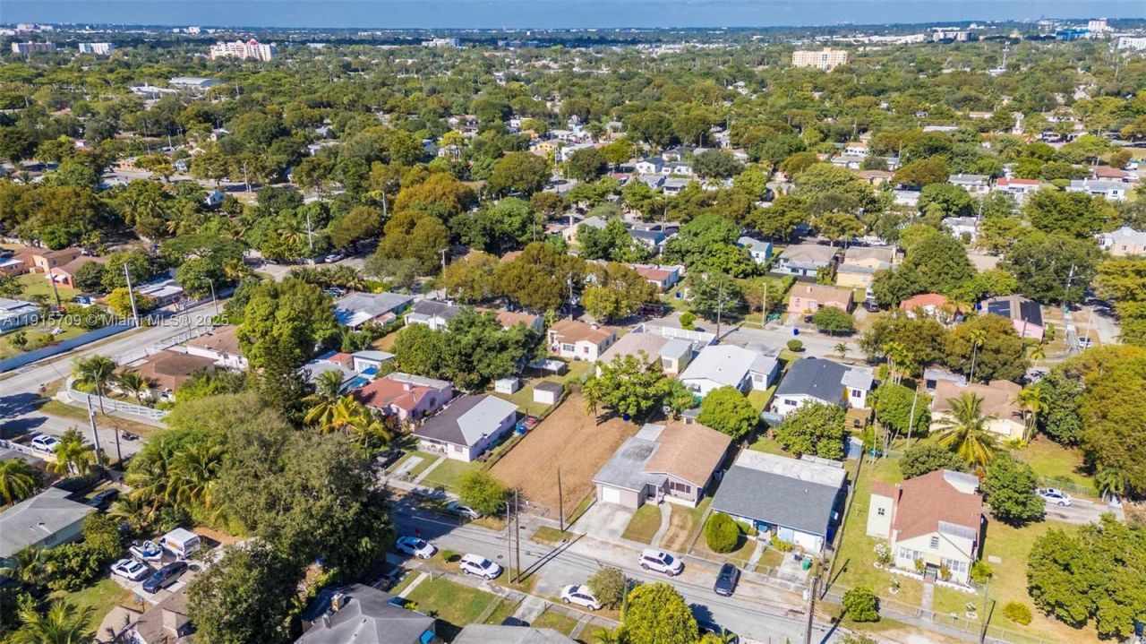 915 NW 44th St, Miami, FL 33127 Photo