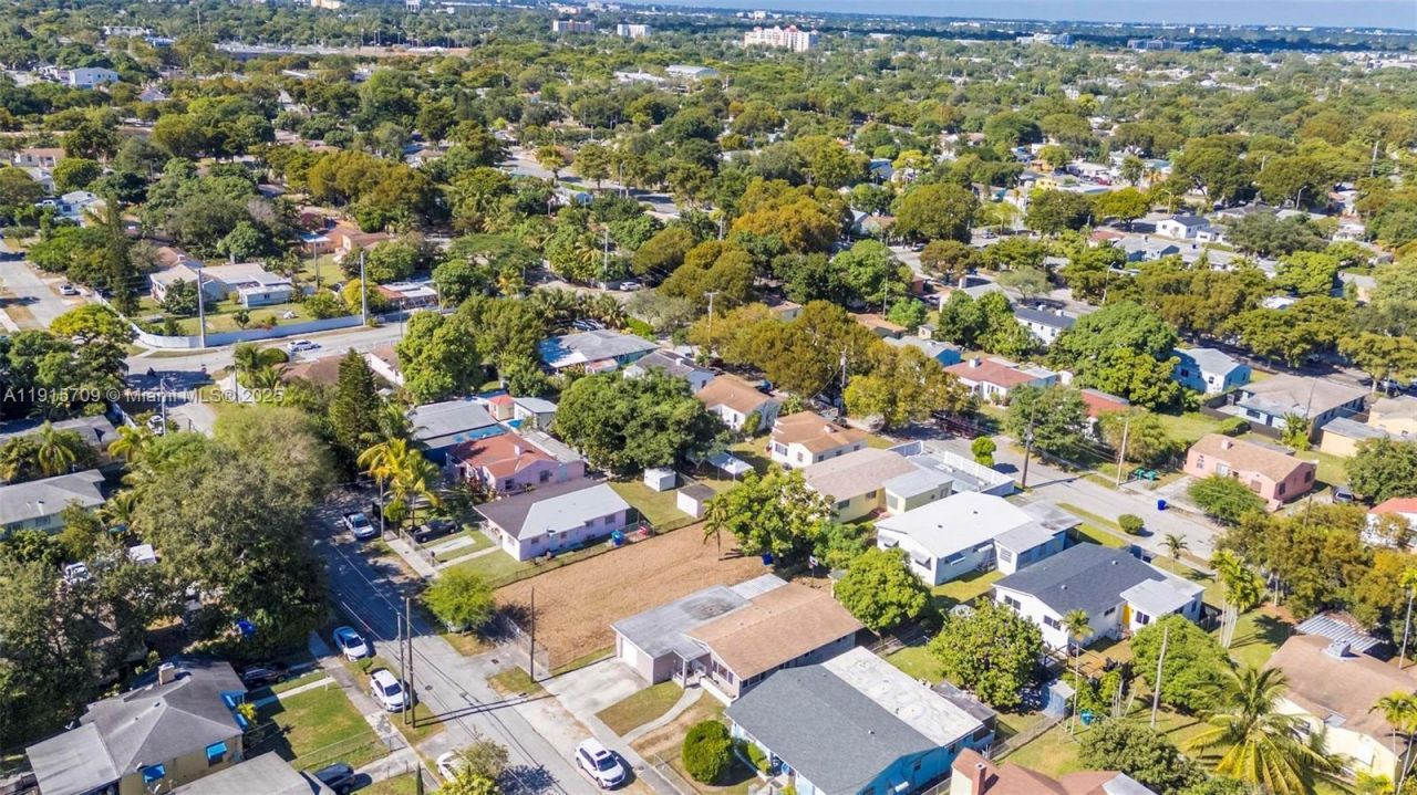 915 NW 44th St, Miami, FL 33127 Photo