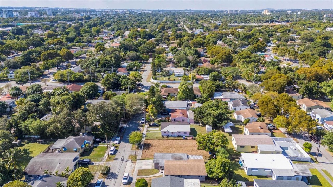 915 NW 44th St, Miami, FL 33127 Photo