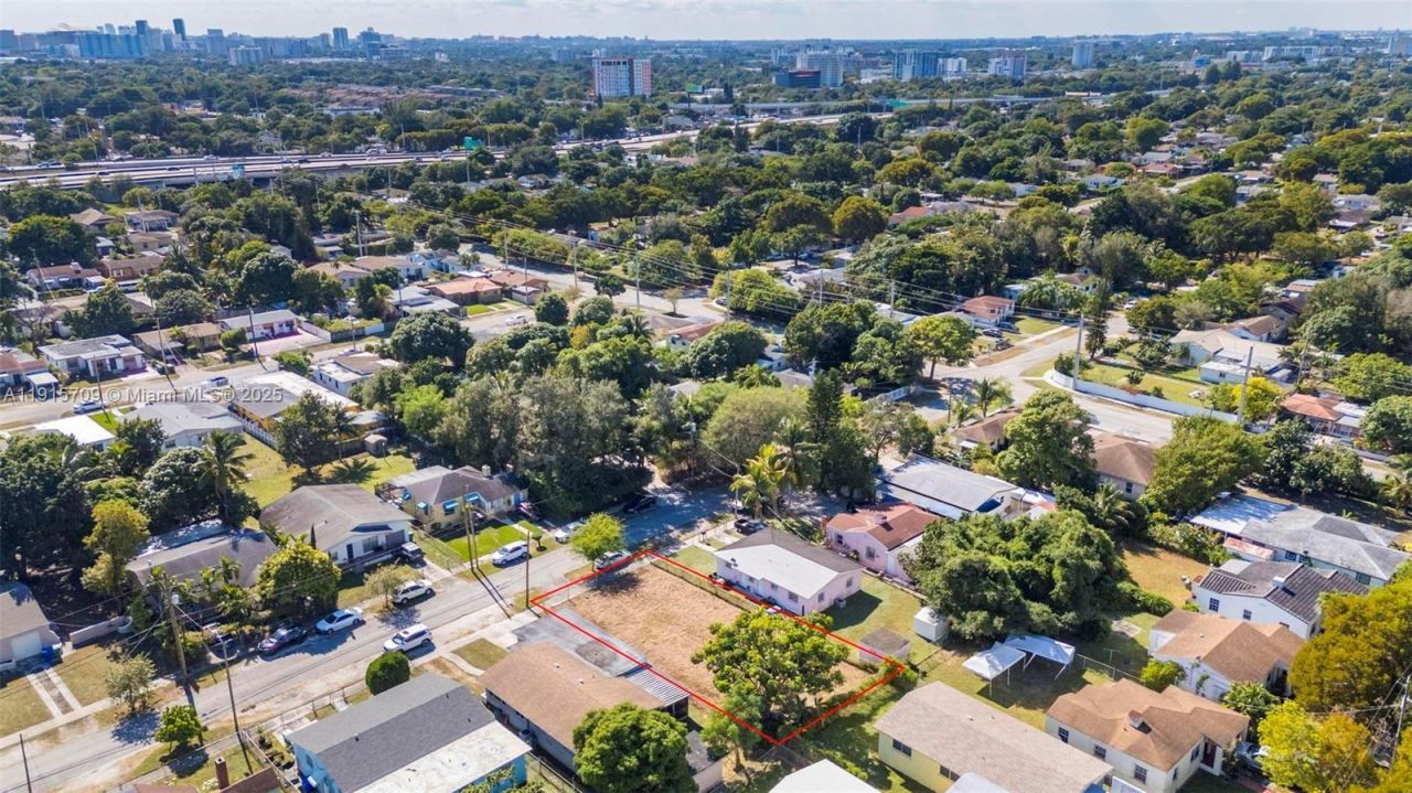 915 NW 44th St, Miami, FL 33127 Photo
