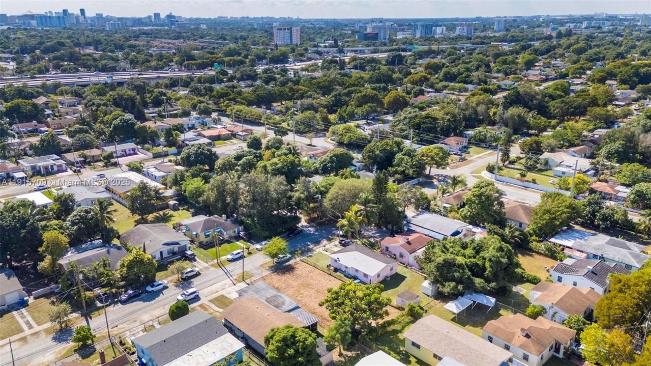 915 NW 44th St, Miami, FL 33127 Photo