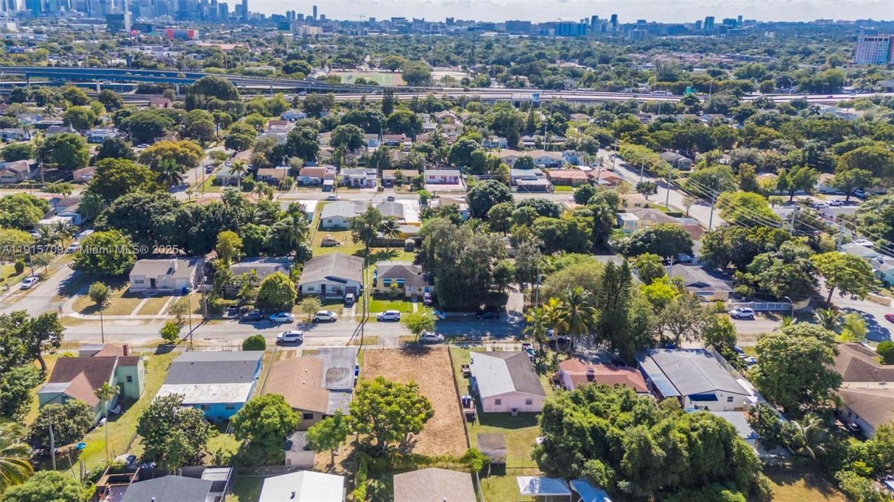 915 NW 44th St, Miami, FL 33127 Photo