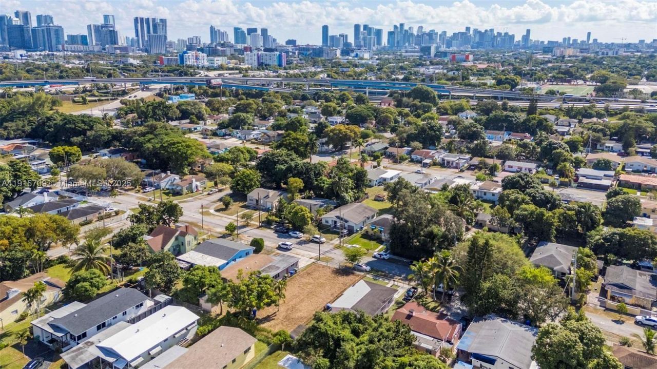 915 NW 44th St, Miami, FL 33127 Photo