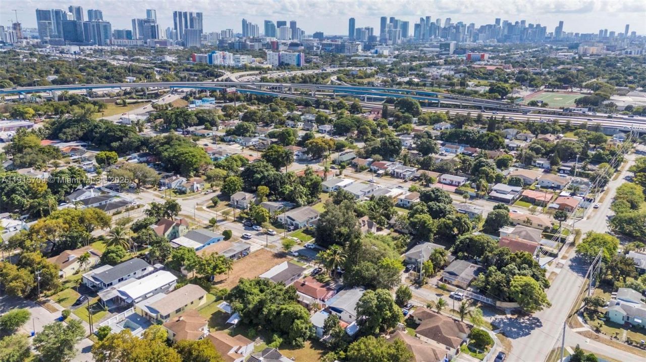 915 NW 44th St, Miami, FL 33127 Photo