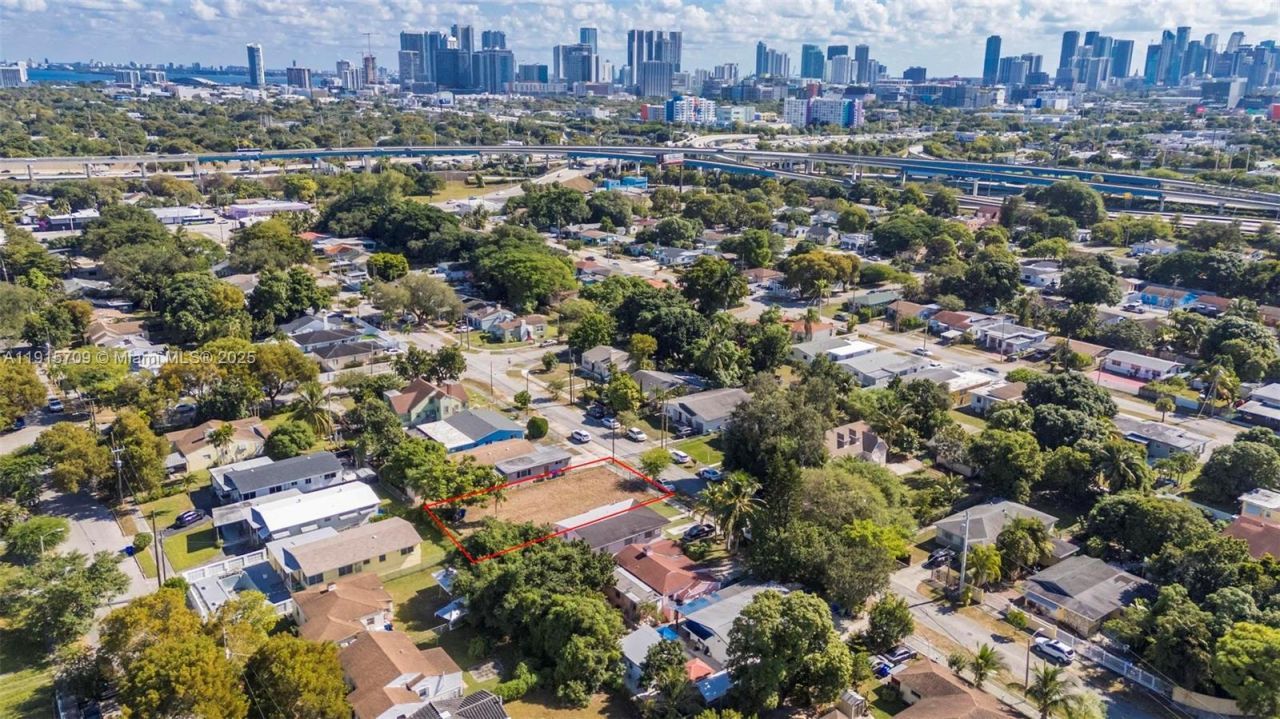 915 NW 44th St, Miami, FL 33127 Photo