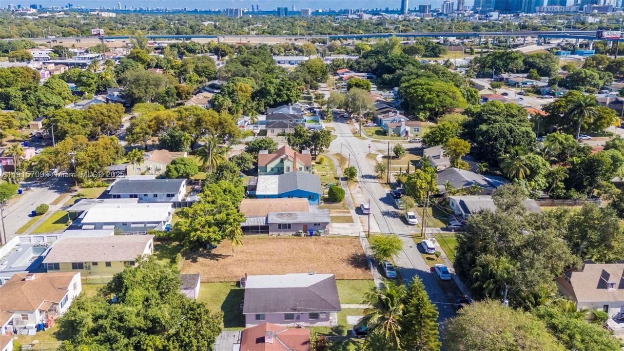 915 NW 44th St, Miami, FL 33127 Photo