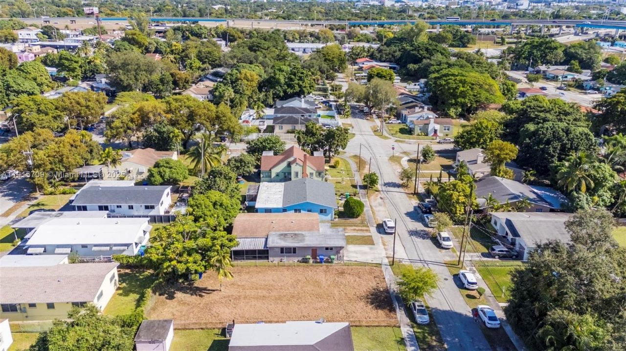 915 NW 44th St, Miami, FL 33127 Photo
